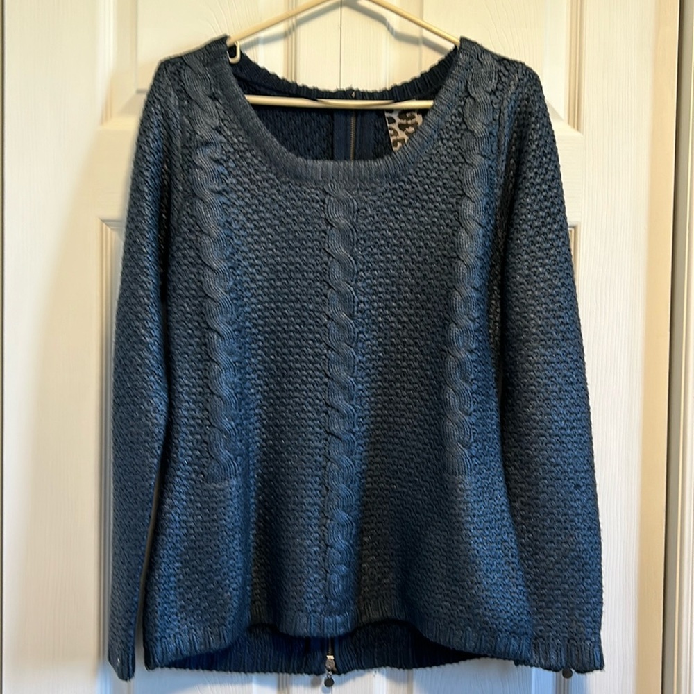 🔥🔥Beautiful Poool sweater with zip in the back